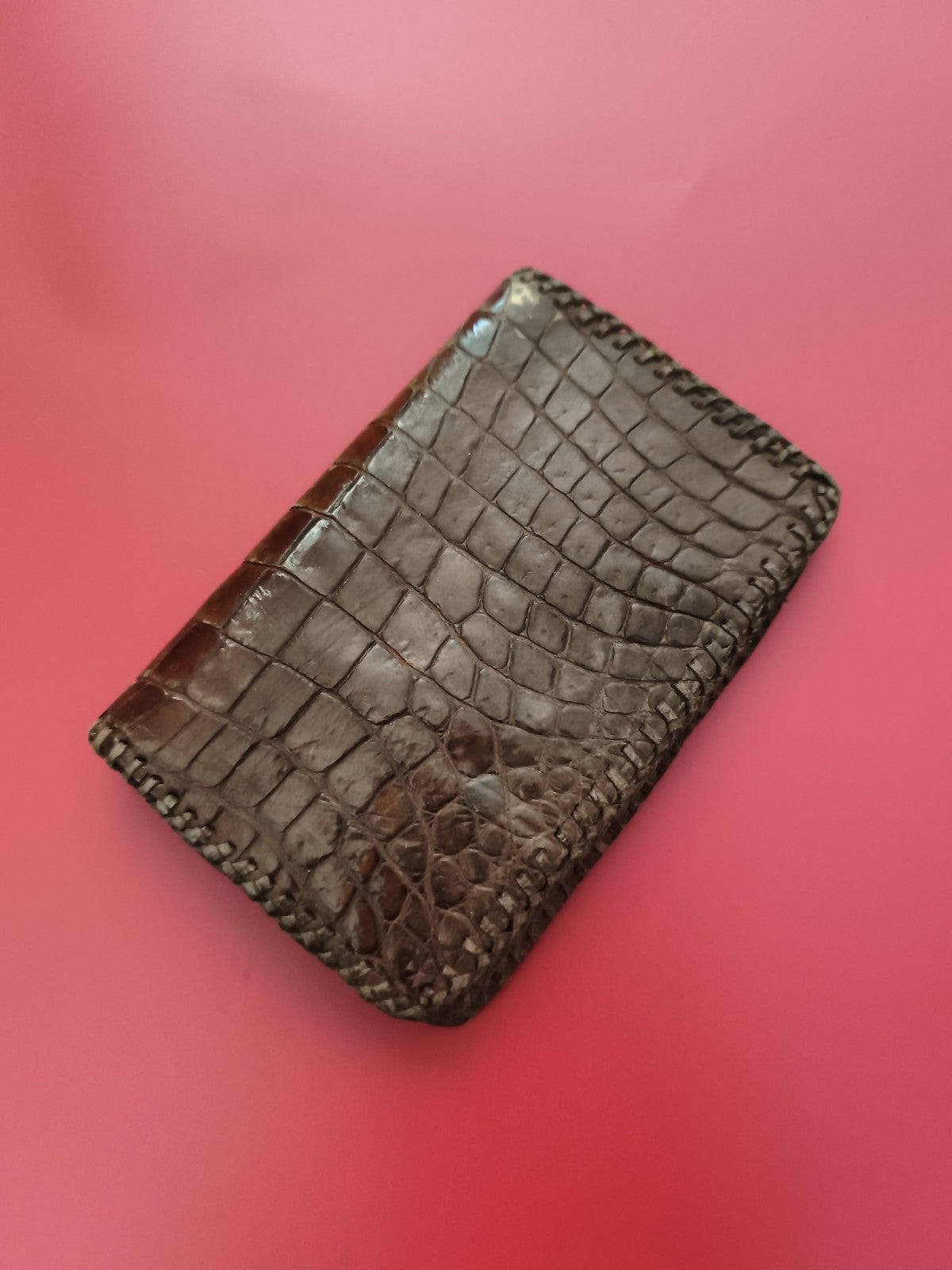 Porte-monnaie ancien cuir marron aspect croco vintage rétro portefeuille