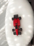 Voiture miniature vintage F1 rouge, modèle ancien rétro, jouet de collection