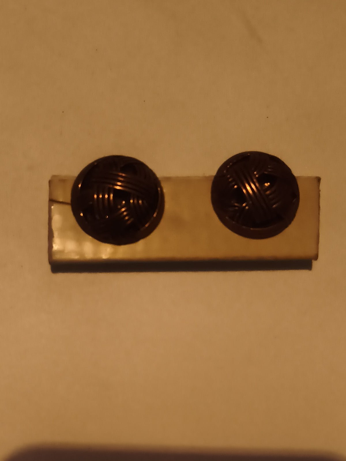 Paire boucles d’oreilles vintage, motif tressé rond, finition bronze rétro