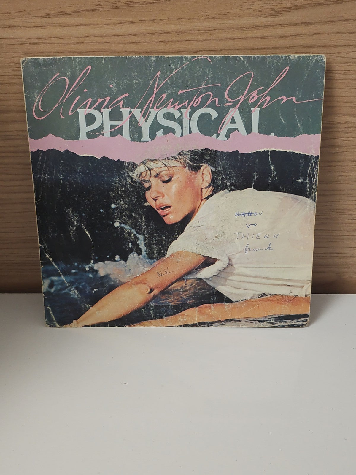 Vintage disque vinyle 45 tours rétro "Physical" ancien single collector occasion