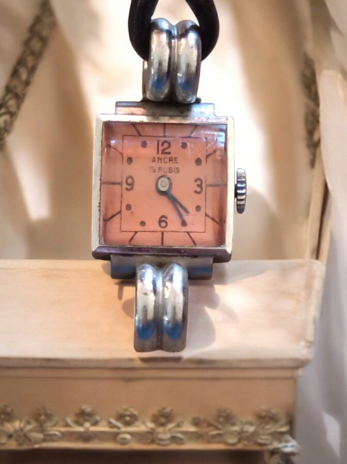 Montre femme vintage Ancre 15 rubis mécanique cadran rose carré années 50
