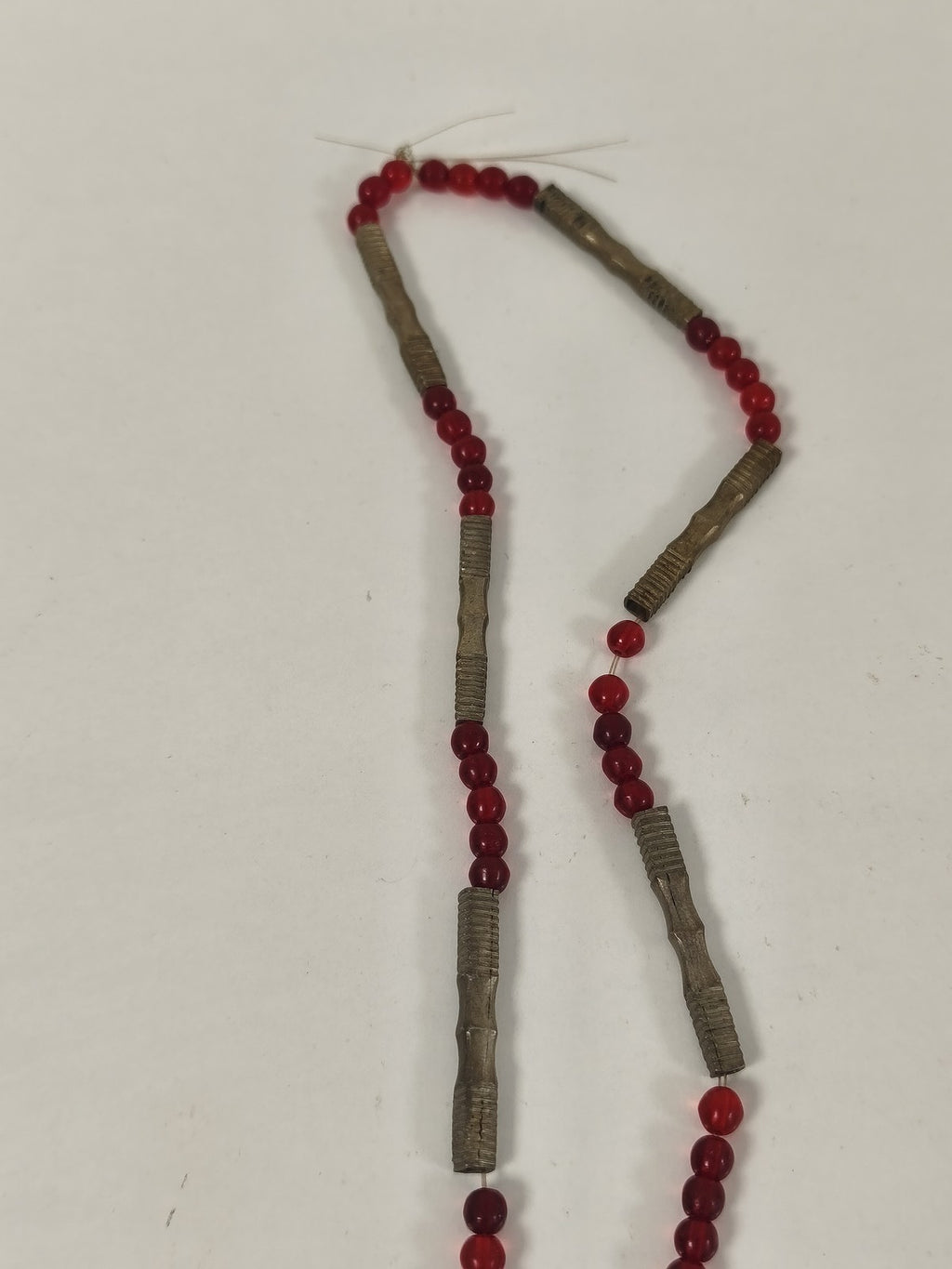 Collier touareg ancien vintage pendentif croix métal perles rouges ethnique