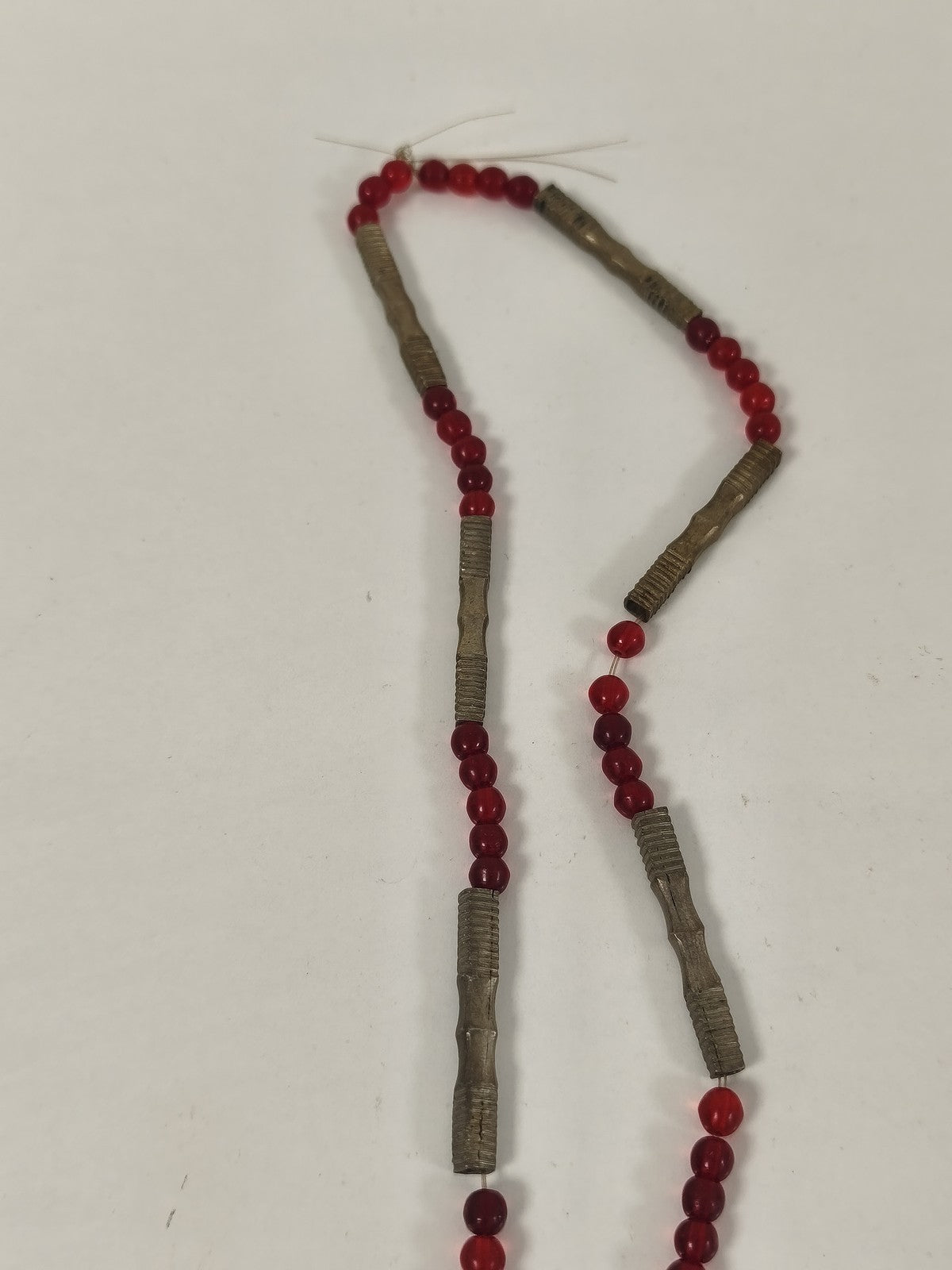 Collier touareg ancien vintage pendentif croix métal perles rouges ethnique
