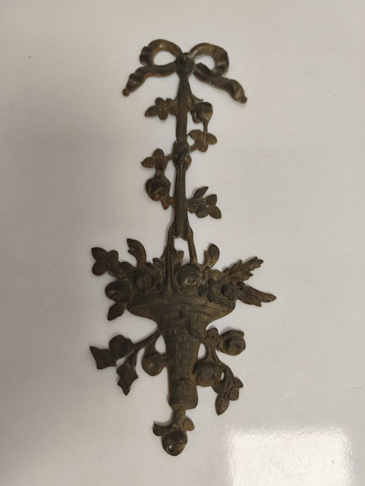 Ancien ornement bronze panier fleurs style Louis XVI déco applique ruban