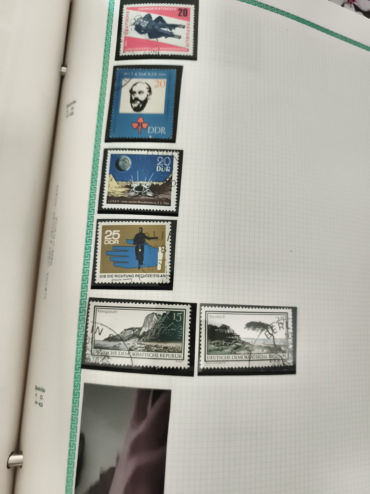 Timbres DDR Allemagne de l'Est thématiques sport espace paysages