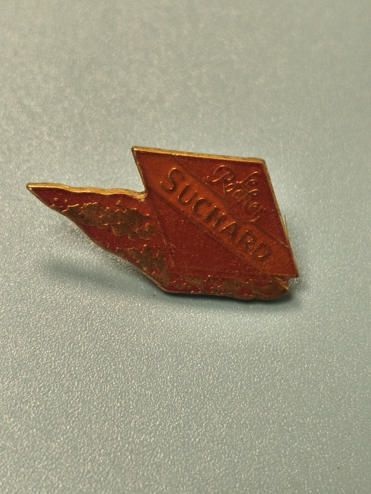 Vintage pin's Suchard chocolat publicitaire rouge ancien collection (Ref 2)