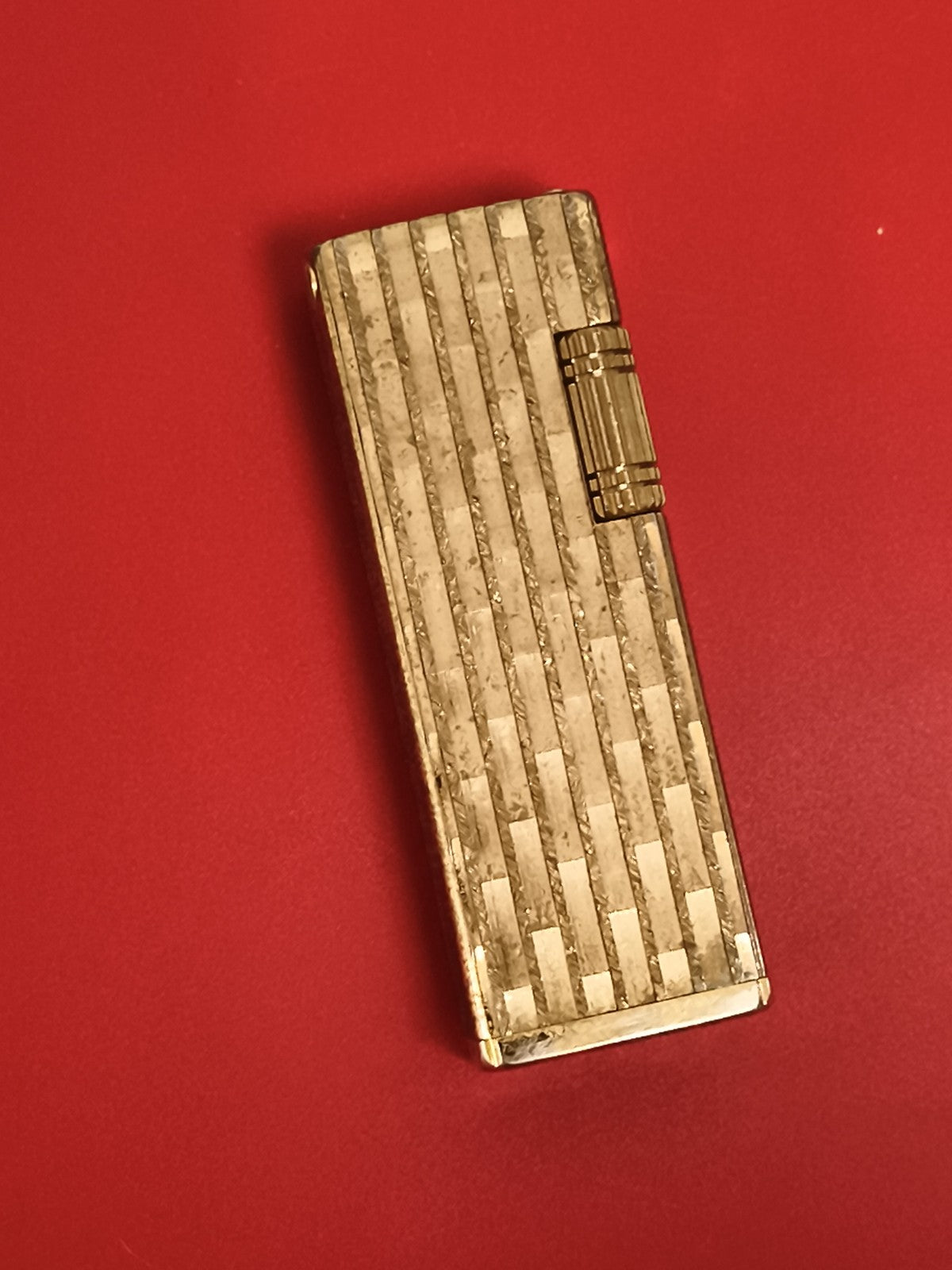 Briquet ancien rectangulaire finition dorée rayures vintage, allume-cigare rétro
