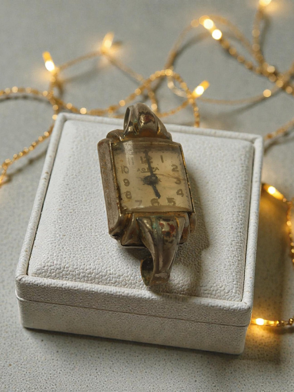Montre femme ancienne Agefa mécanique plaquée or art déco à restaurer vintage