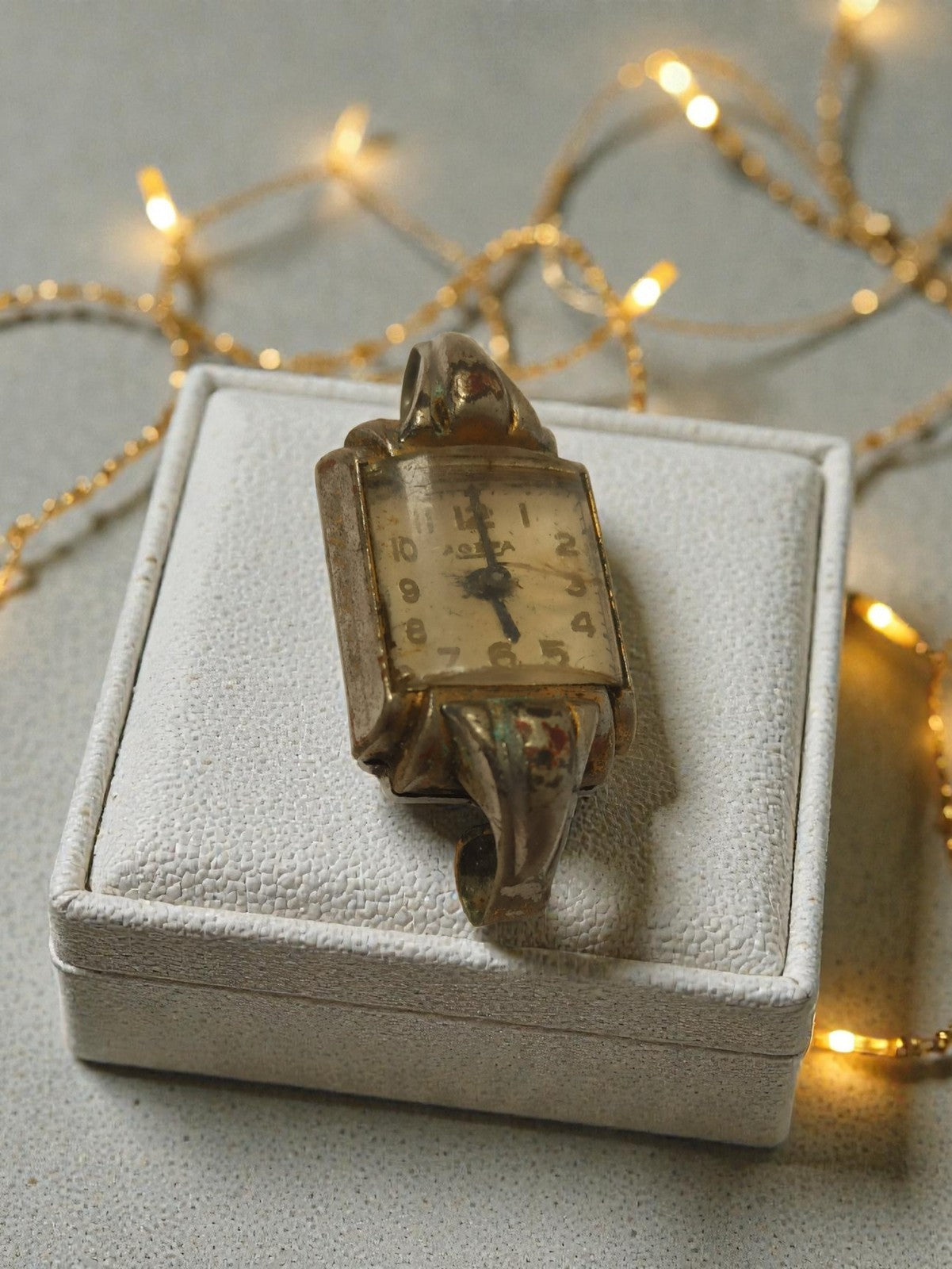 Montre femme ancienne Agefa mécanique plaquée or art déco à restaurer vintage