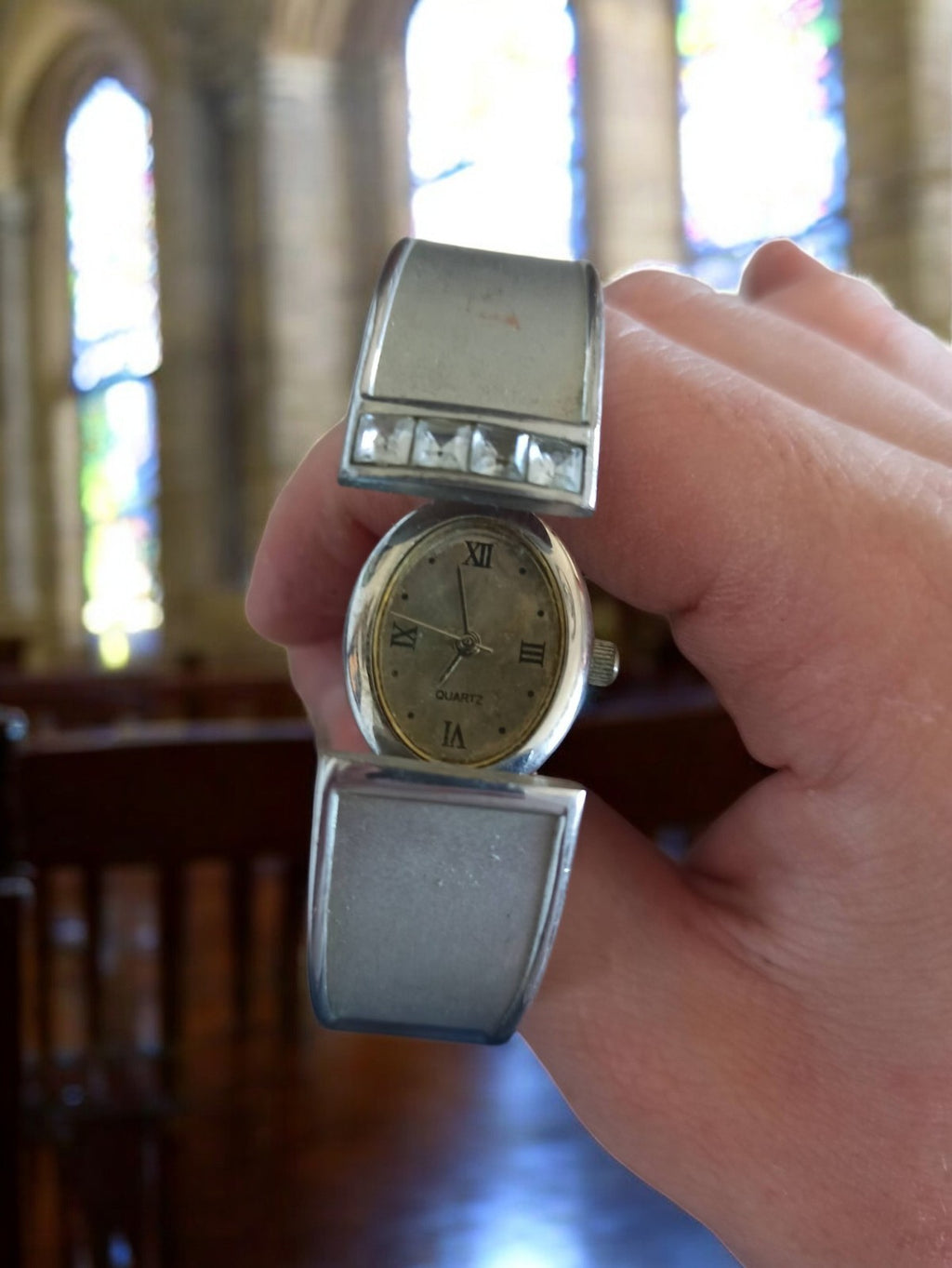 Montre femme vintage Yves Rocher quartz, bracelet large métal, design années 90