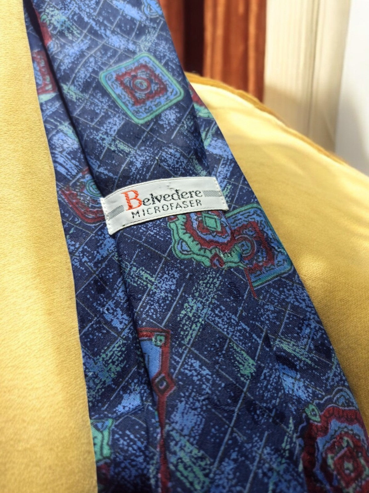 Cravate vintage Belvedere bleu motifs géométriques élégants rétro