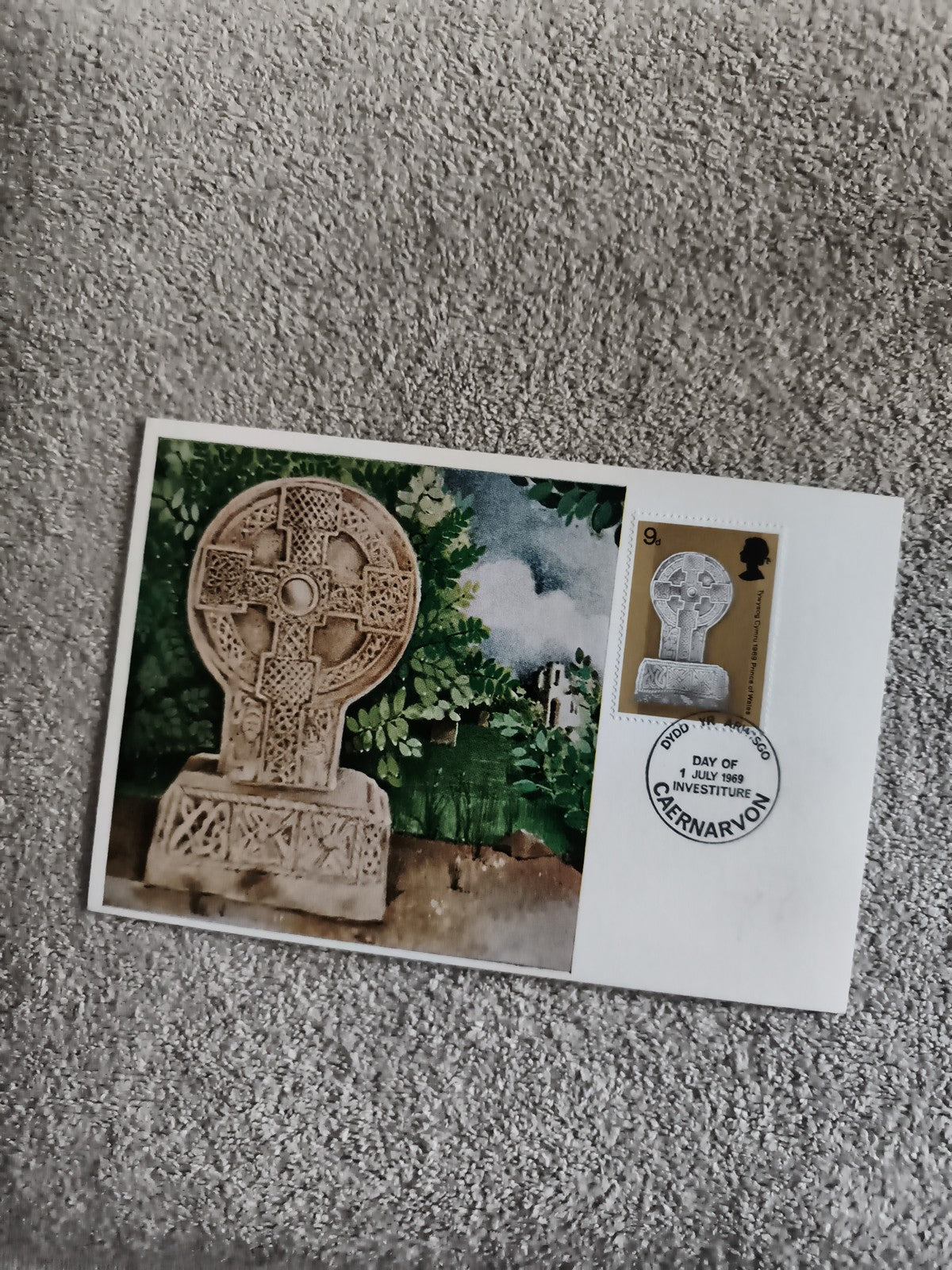 Lettre Premier Jour Caernarvon 1969 Croix Celtique timbre Royaume-Uni Philatélie
