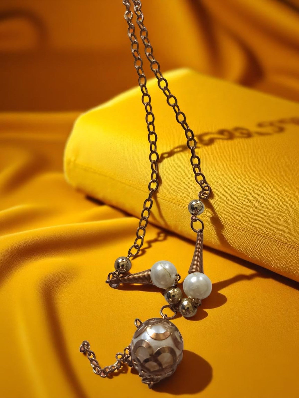 Collier vintage gros maillons rétro, perles et boules dorées, fantaisie