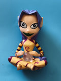 Figurine Rayman Ly assise déco jaune violet spirale jeu vidéo Ubisoft