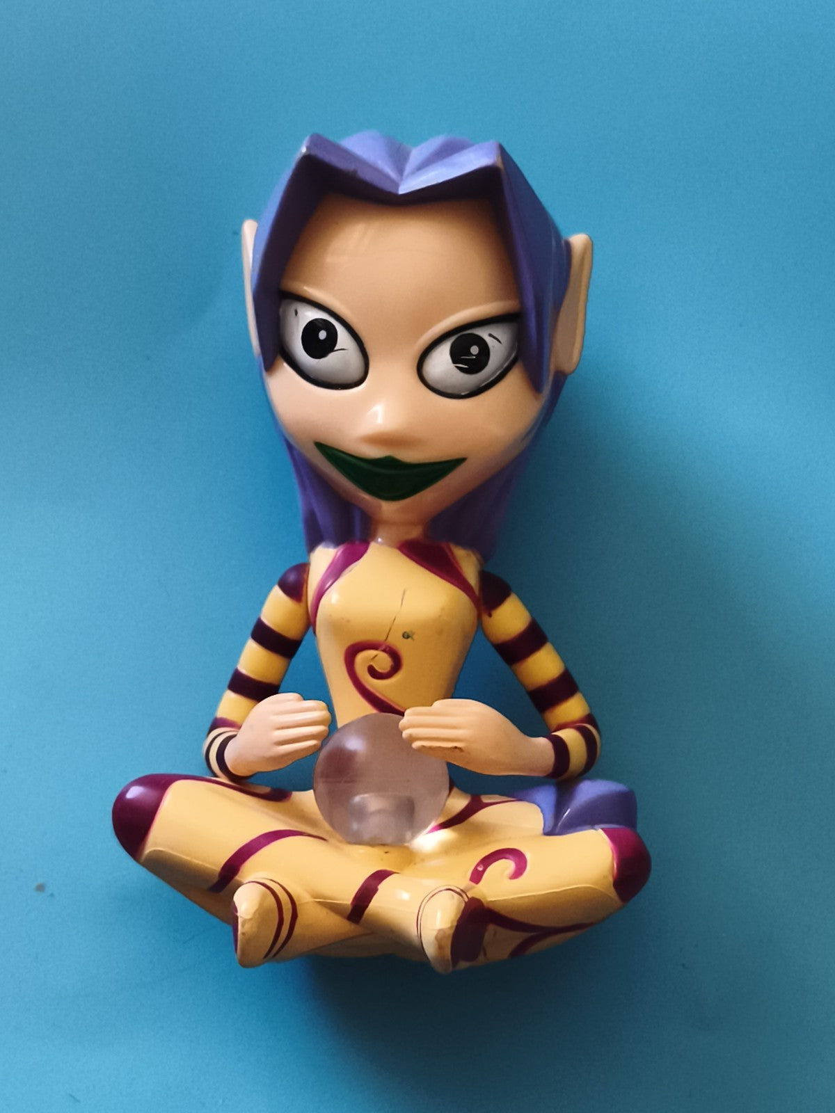 Figurine Rayman Ly assise déco jaune violet spirale jeu vidéo Ubisoft