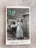 Carte postale ancienne Joyeux Noël fillette poussette timbre CPA