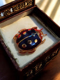 Broche coccinelle vintage dorée émaillée bleu rouge rétro – Bijou fantaisie méta