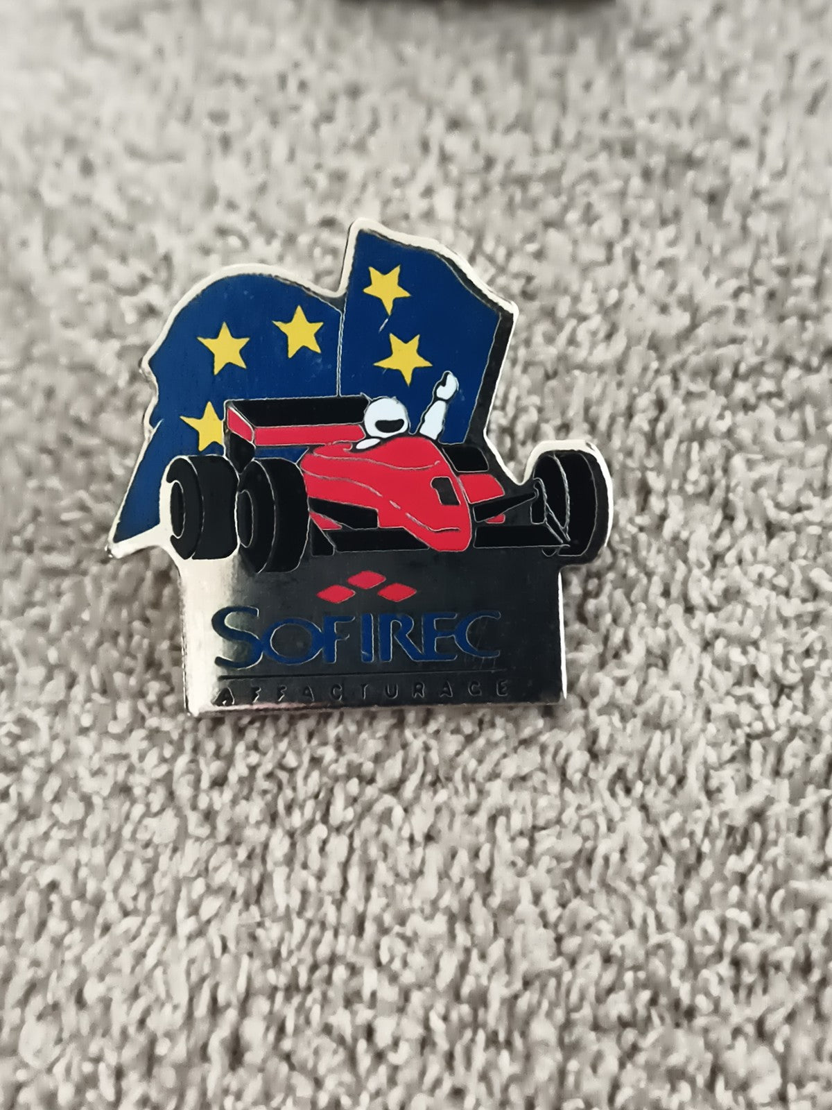 Pin's vintage SOFIREC Formule 1 drapeau Europe émaillé auto racing (Ref 6)