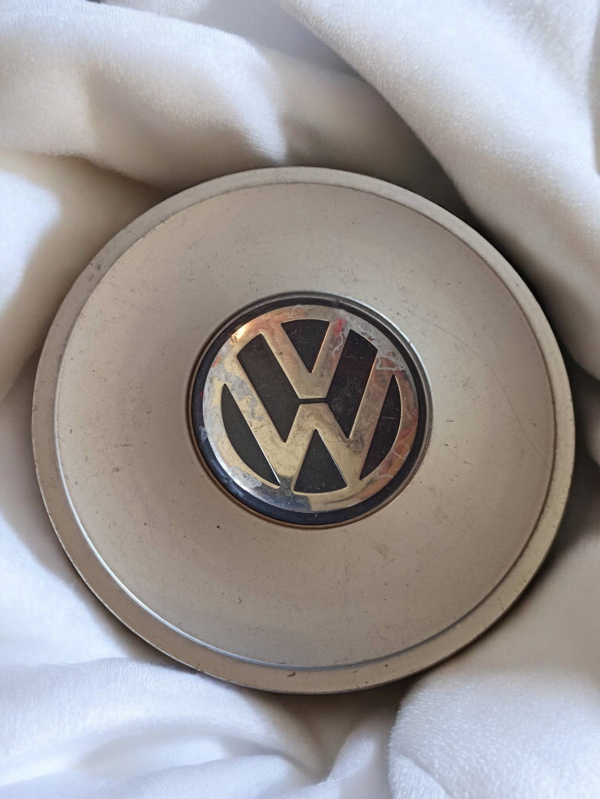 Enjoliveur ancien Volkswagen, cabochon rétro logo VW, pièce auto vintage