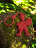 Porte-clés vintage figurine garçon rouge publicitaire métal style années 80