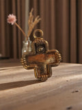 Pendentif croix vintage métal doré années 50 main artisanale rétro bijoux