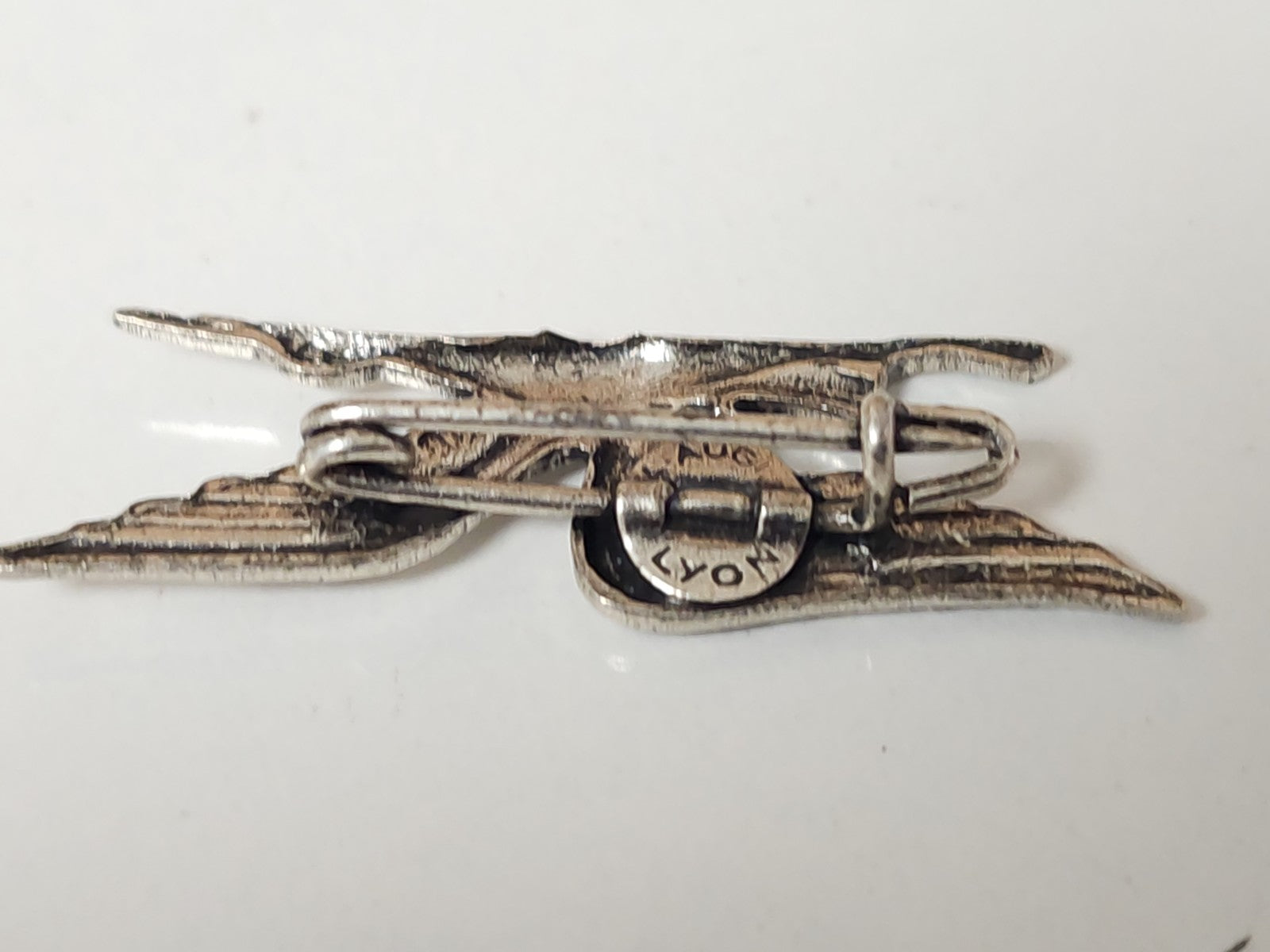 Broche ancienne signée vintage, bijou rétro de collection, accessoire authentiqu