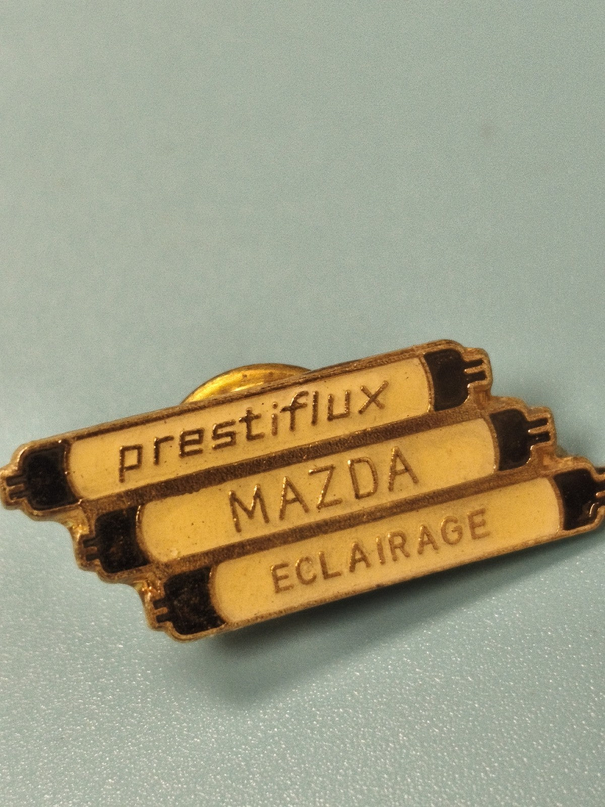 Vintage pin's Prestiflux Mazda Éclairage, forme tubes lumineux, collection