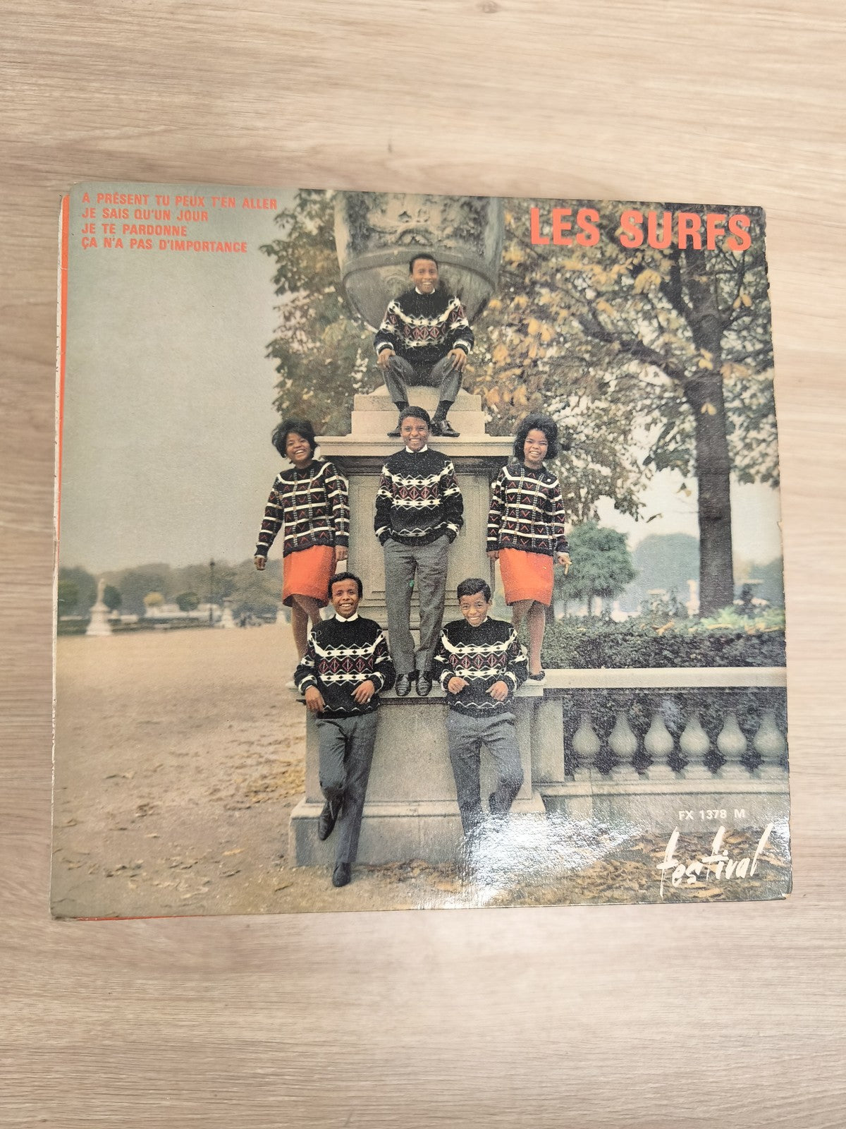 Vinyle 45 tours Les Surfs ? A présent tu peux t?en aller, pochette couleur