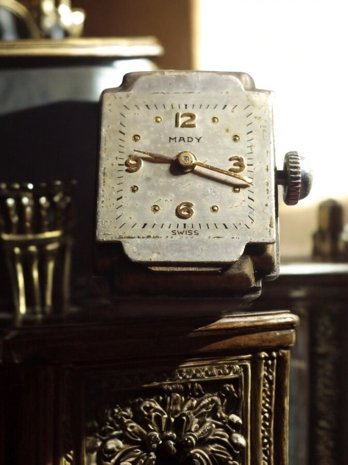 Montre mécanique vintage Mady Swiss carré, cadran doré, à restaurer, ancien