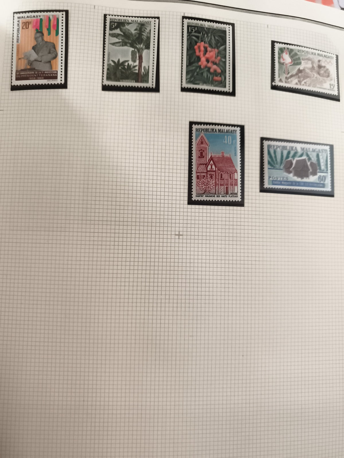 Timbres neufs anciens Madagascar Malagasy thématiques botanique architecture