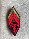 Insigne militaire ancien 159 chevrons brodés rouge doré écusson armée