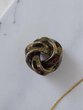 Broche vintage nœud entrelacé métal argenté, bijou élégant rétro années 70