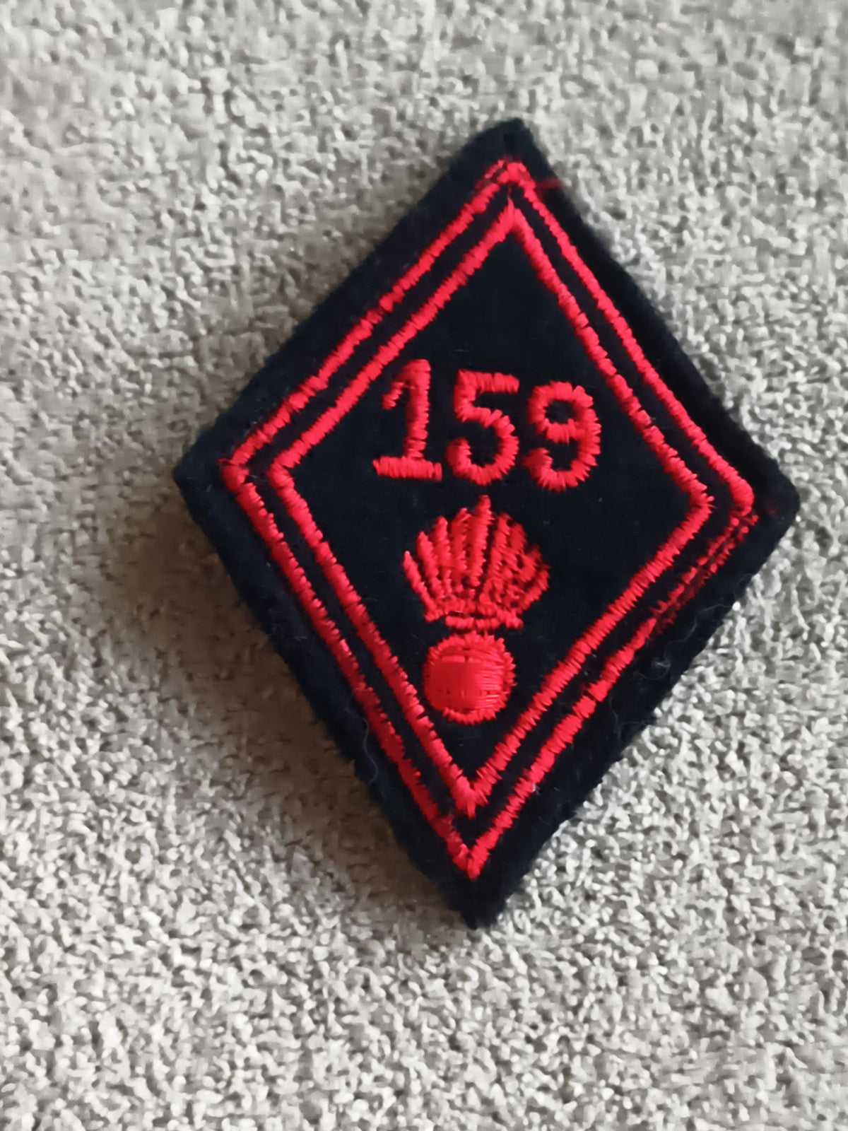 Insigne militaire ancien 159 écusson brodé flamme grenade rouge vintage armée