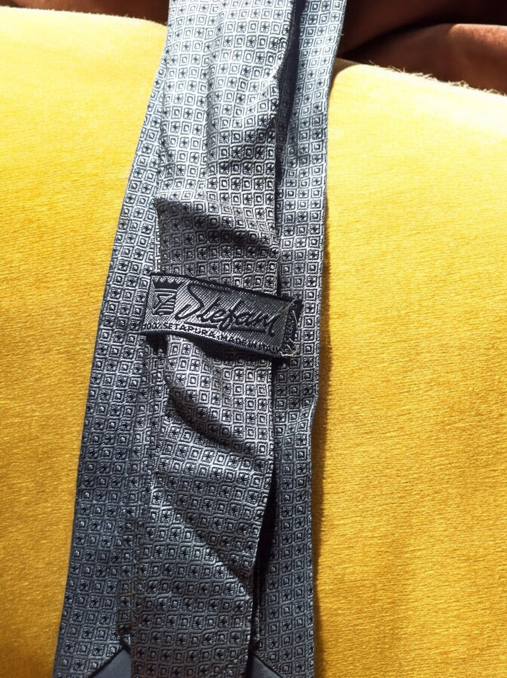 Cravate vintage Sitapura soie motif géométrique gris élégant rétro homme