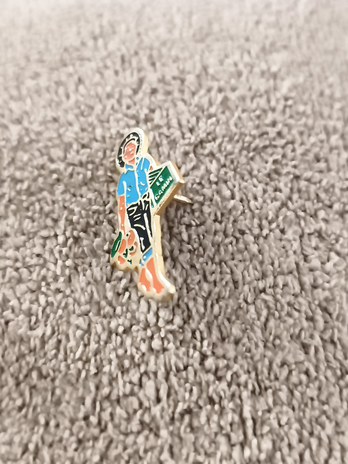 Pin's vintage publicitaire Gamin émail, badge années 80-90, figurine garçon (Ref