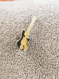 Pin's vintage guitare électrique noire dorée, badge musique années 80/90 (Ref 4)