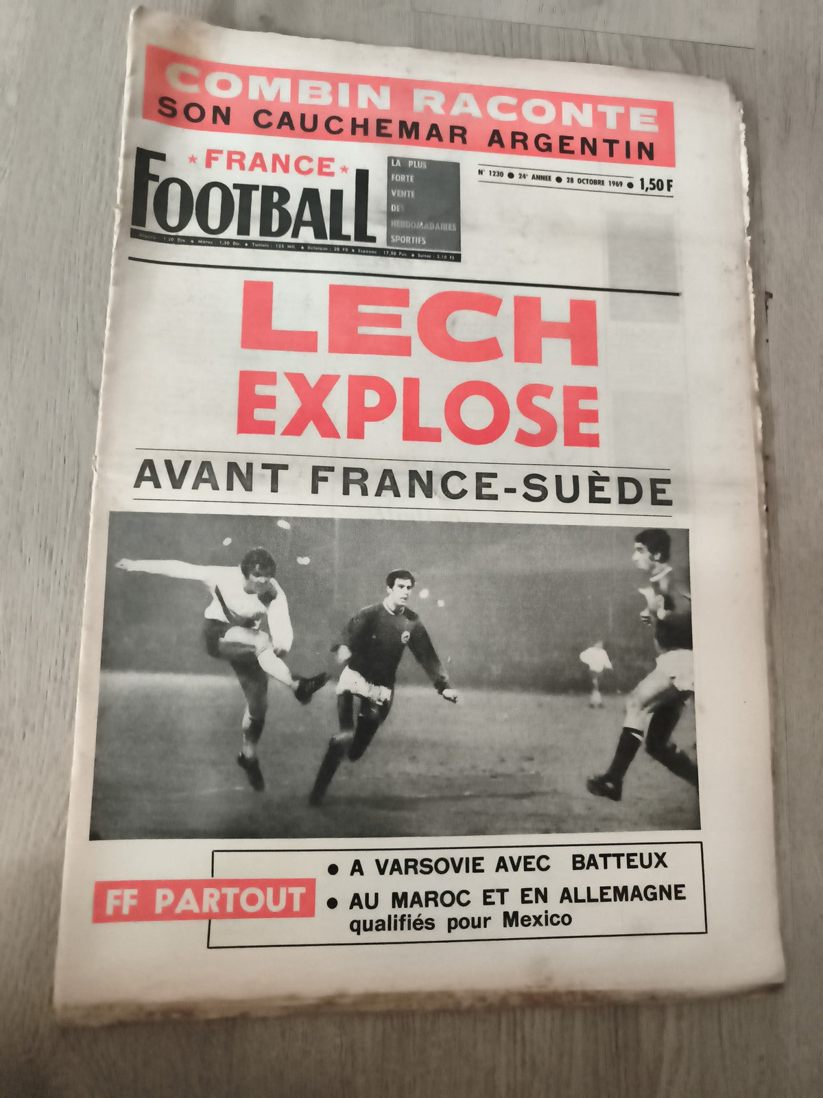 Ancien journal France Football 1969 Lech Explose France Suède vintage sport