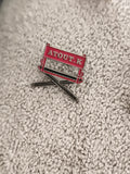 Pin's vintage ATOUT.K rouge noir, badge publicitaire ancien (Ref 6)