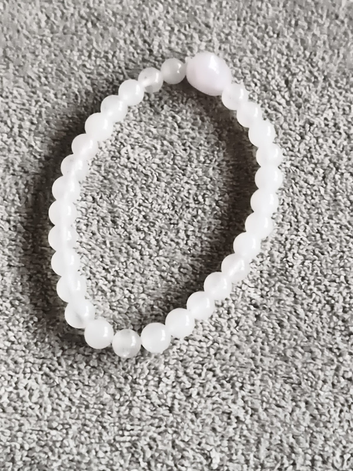 Bracelet perles blanches pierres naturelles, élastique, bijou femme