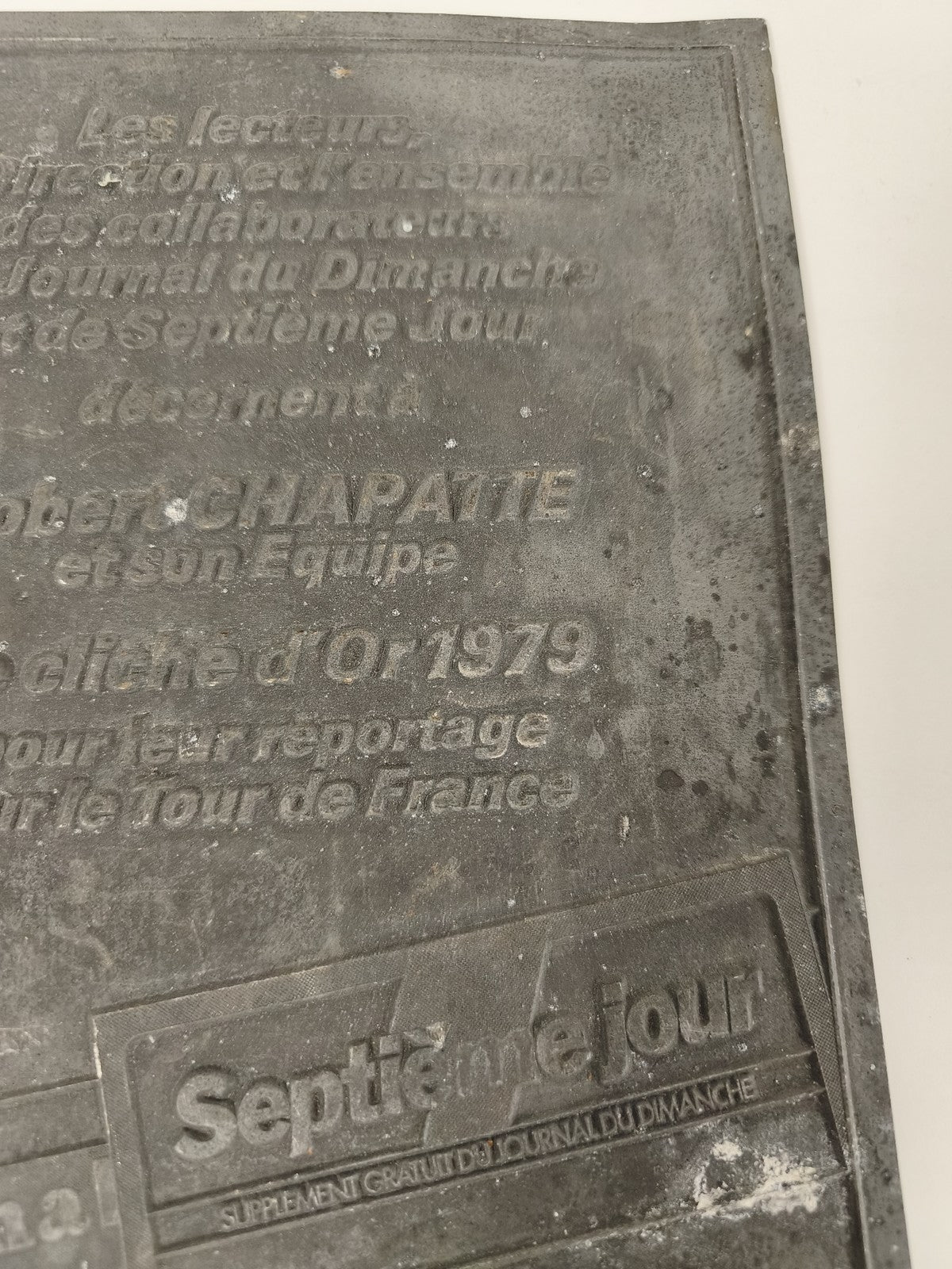 Plaque métal ancienne Septième Jour Journal du Dimanche 1979 presse vintage