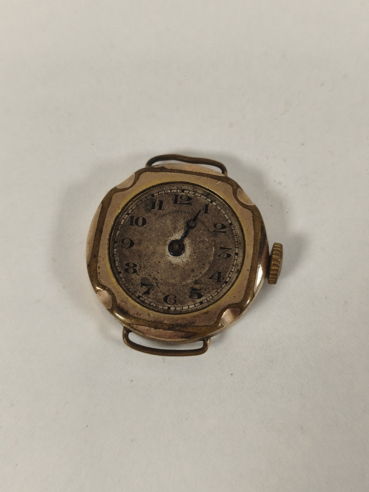 Montre ancienne à restaurer cadran rond doré vintage pour collectionneur