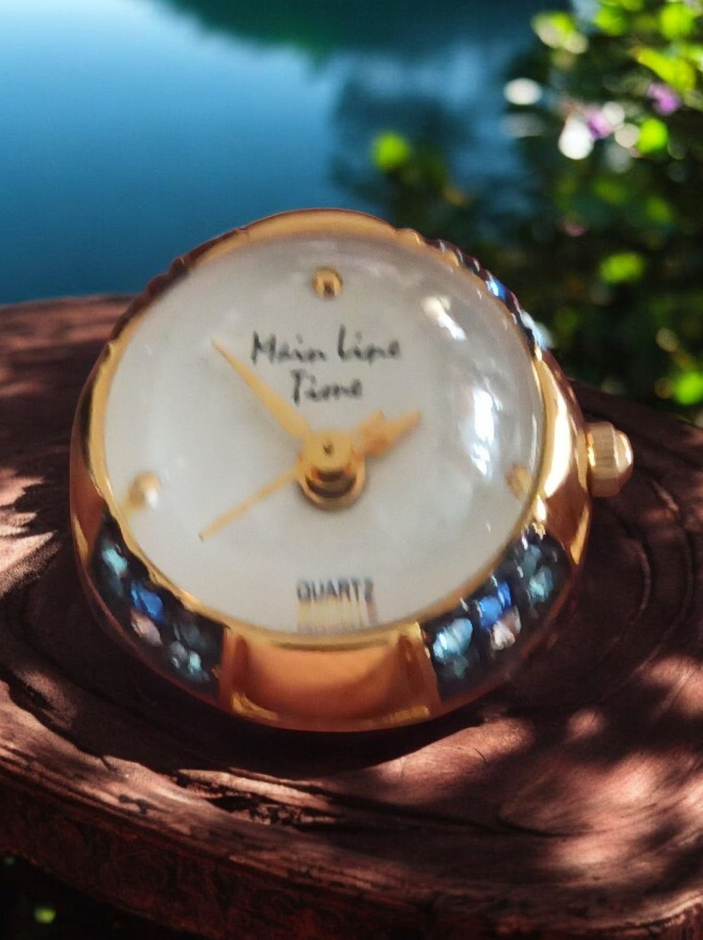 Pendentif montre vintage femme Main Line Time bleu doré strass rétro