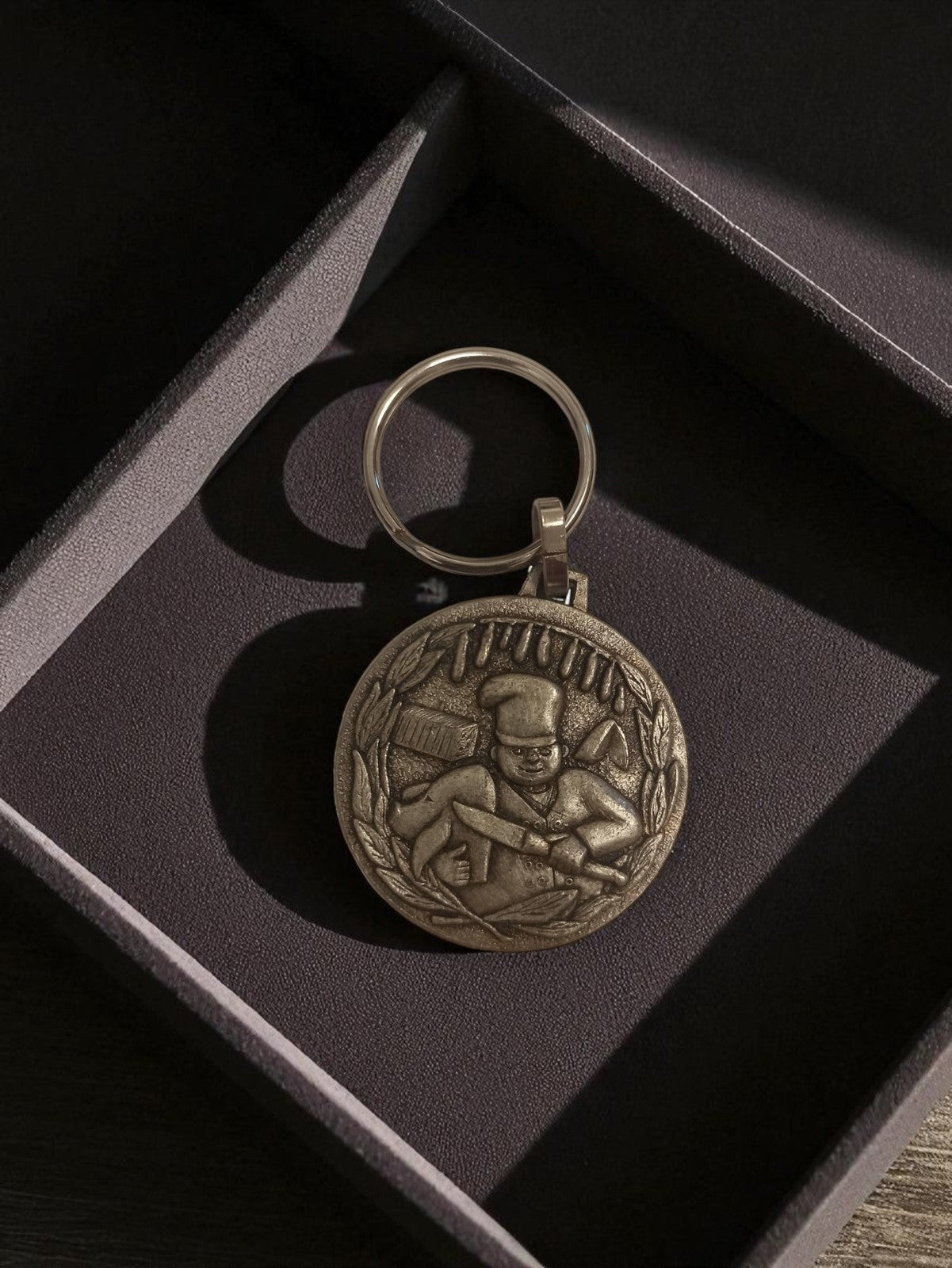 Porte-clés ancien vintage cuisinier relief rétro accessoire publicitaire