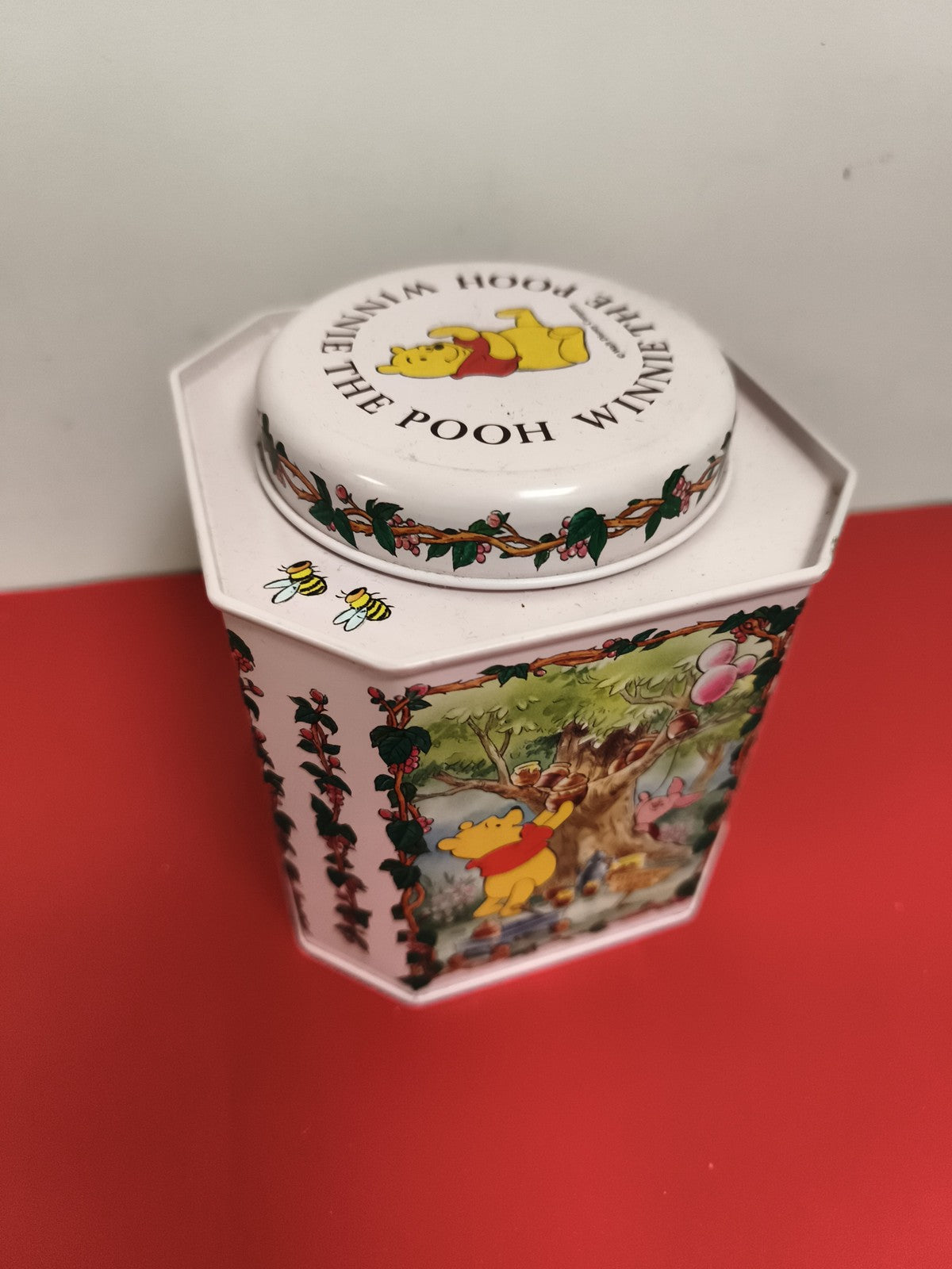Boîte métal Winnie the Pooh Disney décor ruche hexagonale