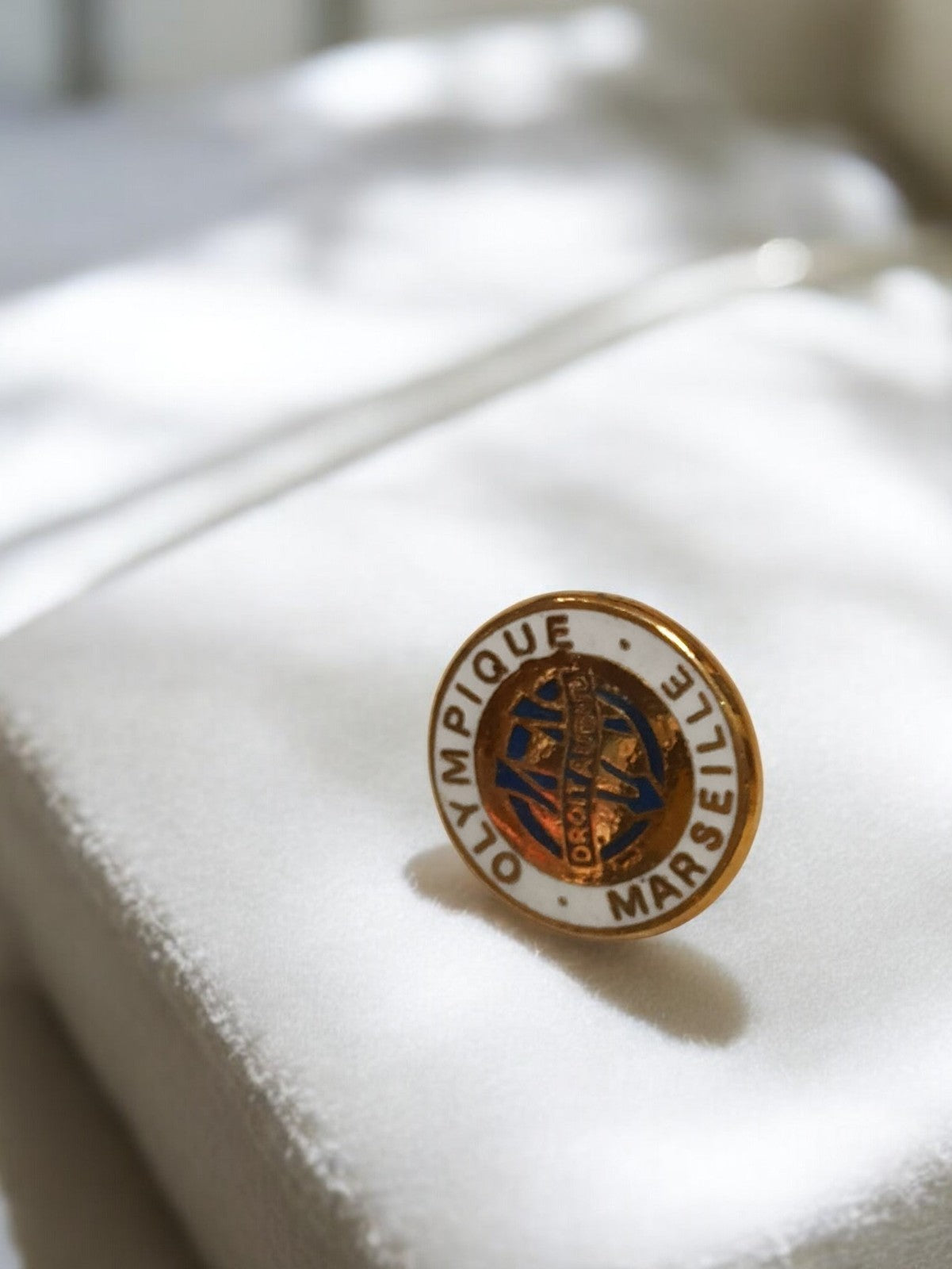 Pin's vintage Olympique de Marseille OM émaillé rond ancien football rétro