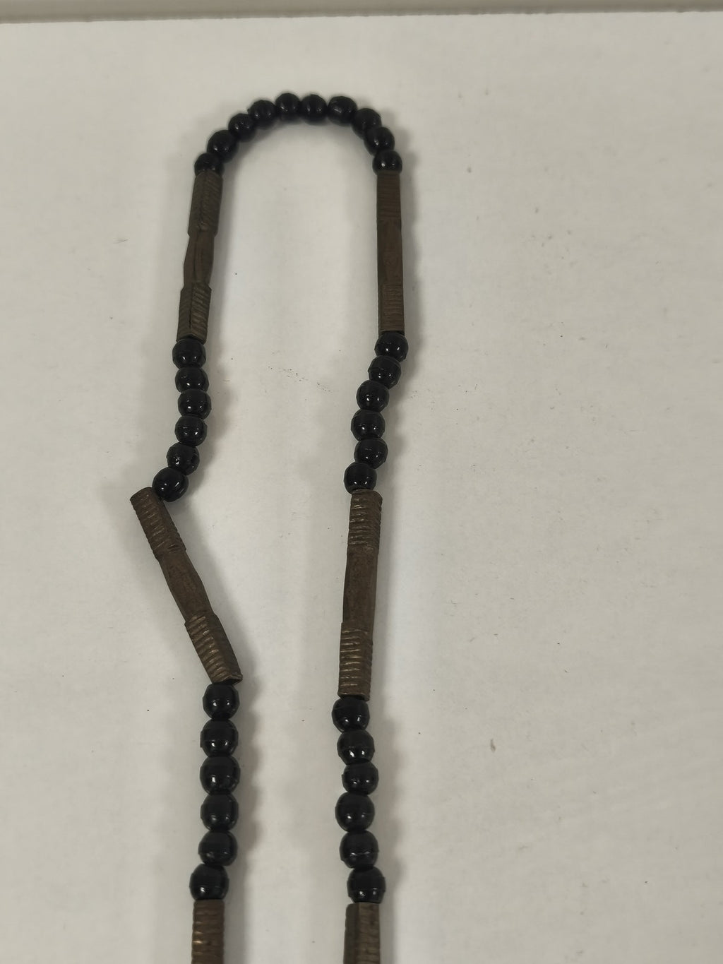 Collier vintage ancien touareg pendentif gravé ethnique perles noires Afrique