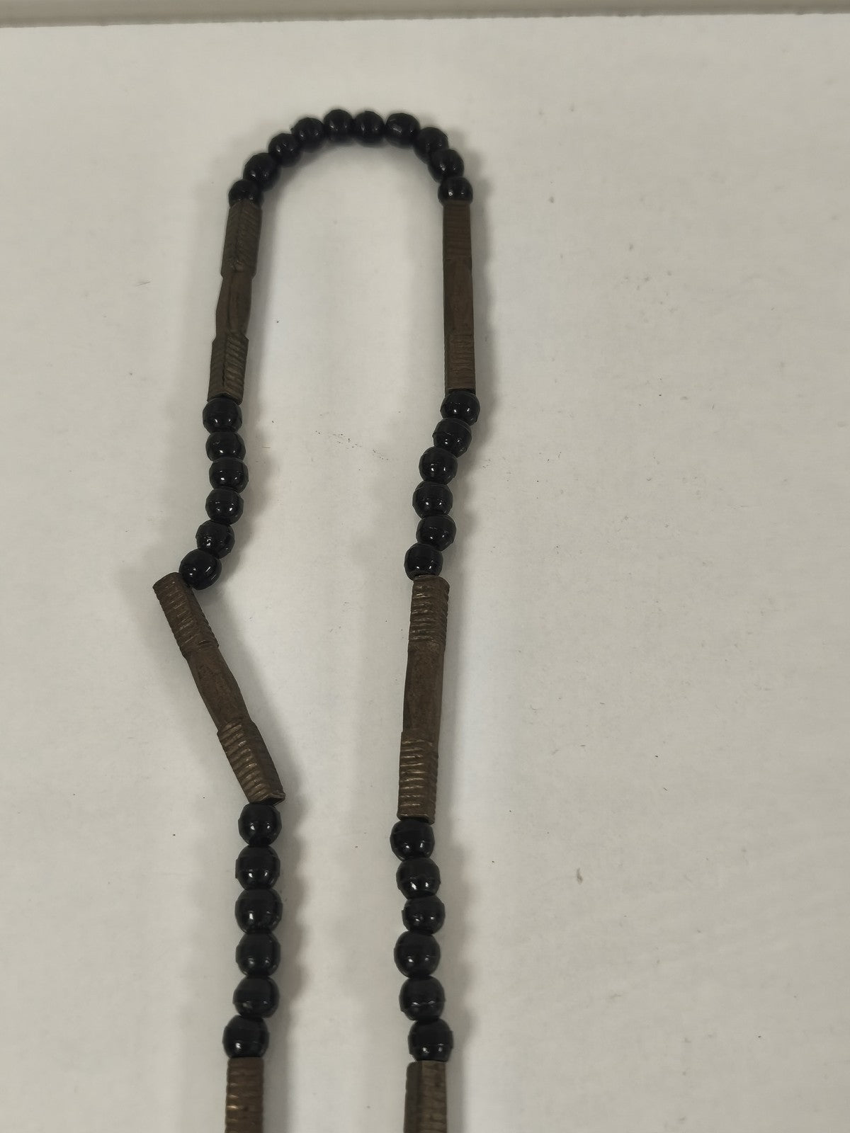 Collier vintage ancien touareg pendentif gravé ethnique perles noires Afrique