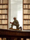 Figurine Starlux vintage soldat agenouillé, statuette rétro d’occasion