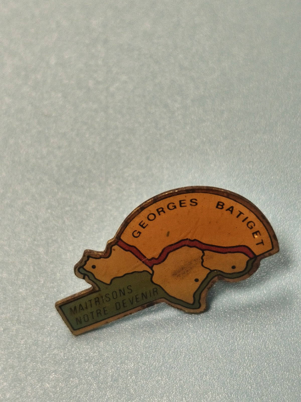Vintage pin's Georges Batiget France carte ancienne, collection badge rétro