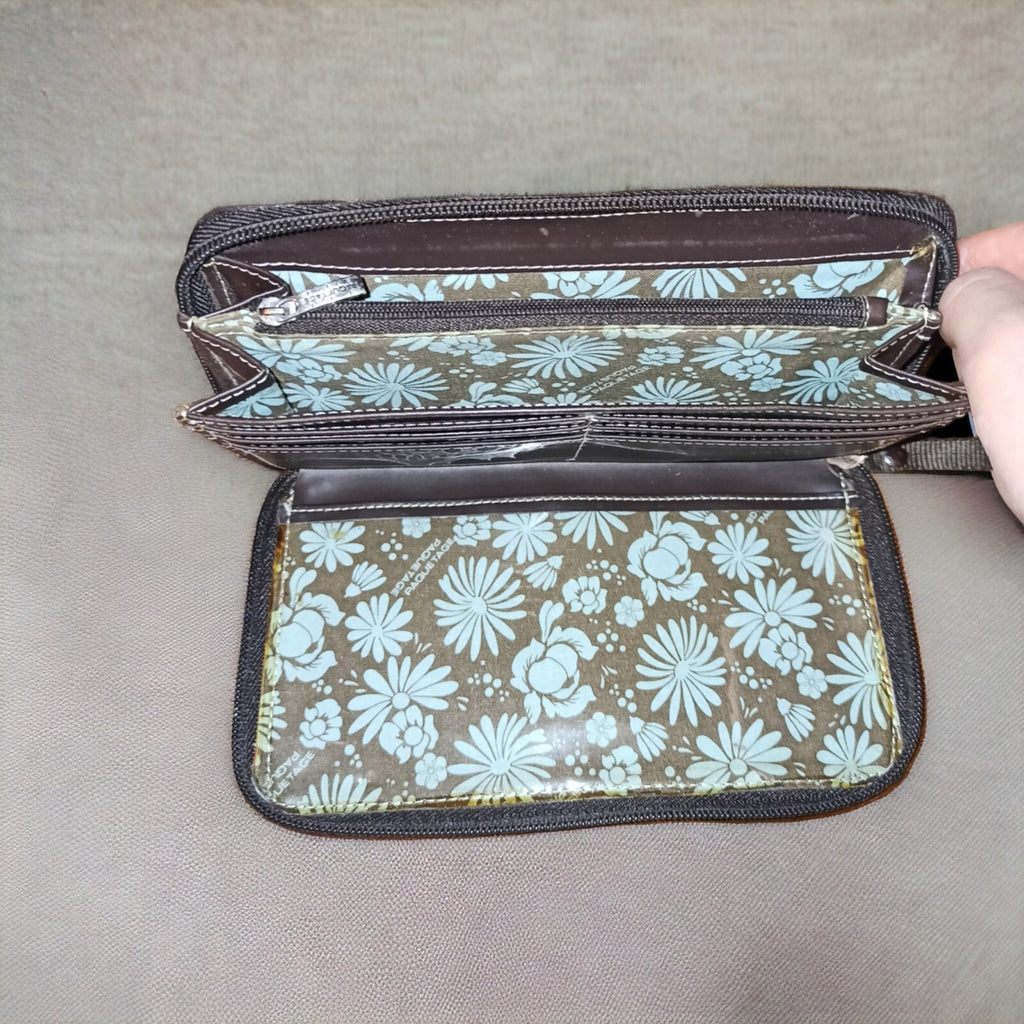 Trousse de toilette femme cuir marron, aspect grainé, occasion élégante
